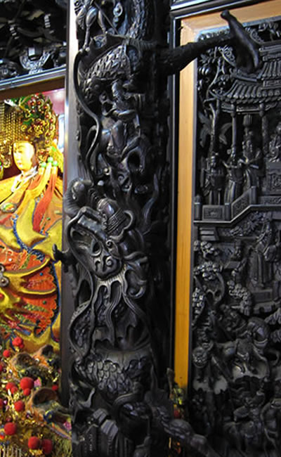 汐止濟德宮石柱廟景-媽祖兩側龍形雕木