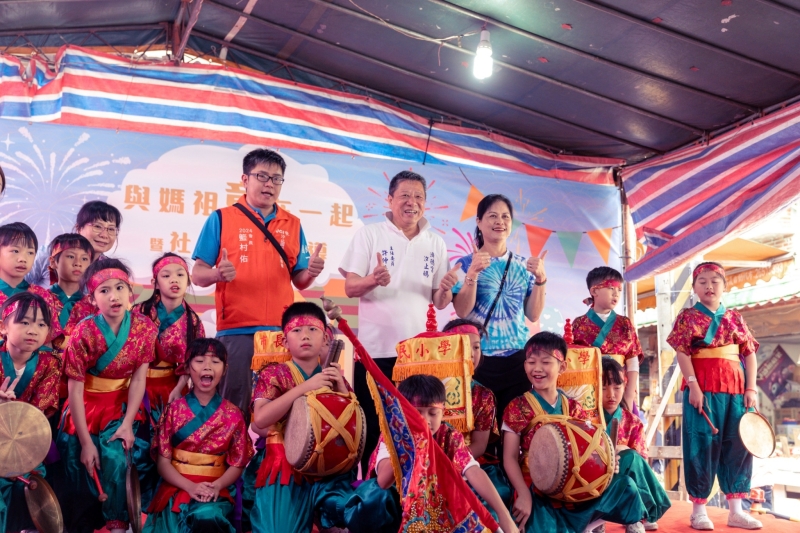 汐止濟德宮-2024-03-31 與媽祖童在一起